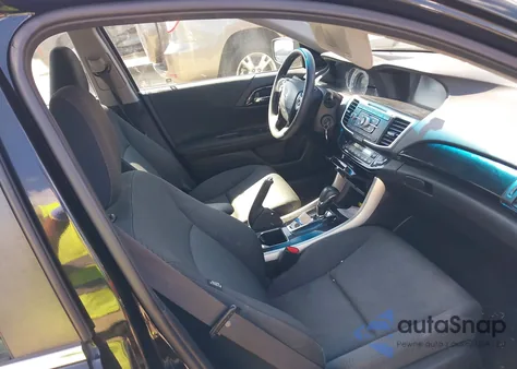 2017 Honda Accord Lx z USA, uszkodzony, nr VIN 1HGCR2F31HA037095